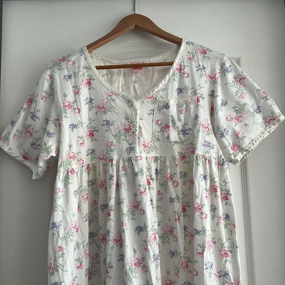 Night gown by At. Eve - Picture 2 of 5